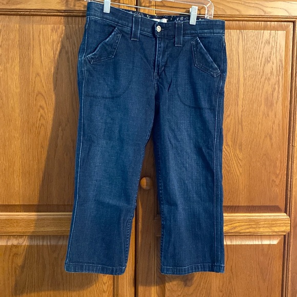 Levi’s Cropped Jeans. - Picture 1 of 6